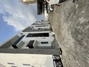 5bdrm Duplex in Jahi Gilmore Fct for sale
