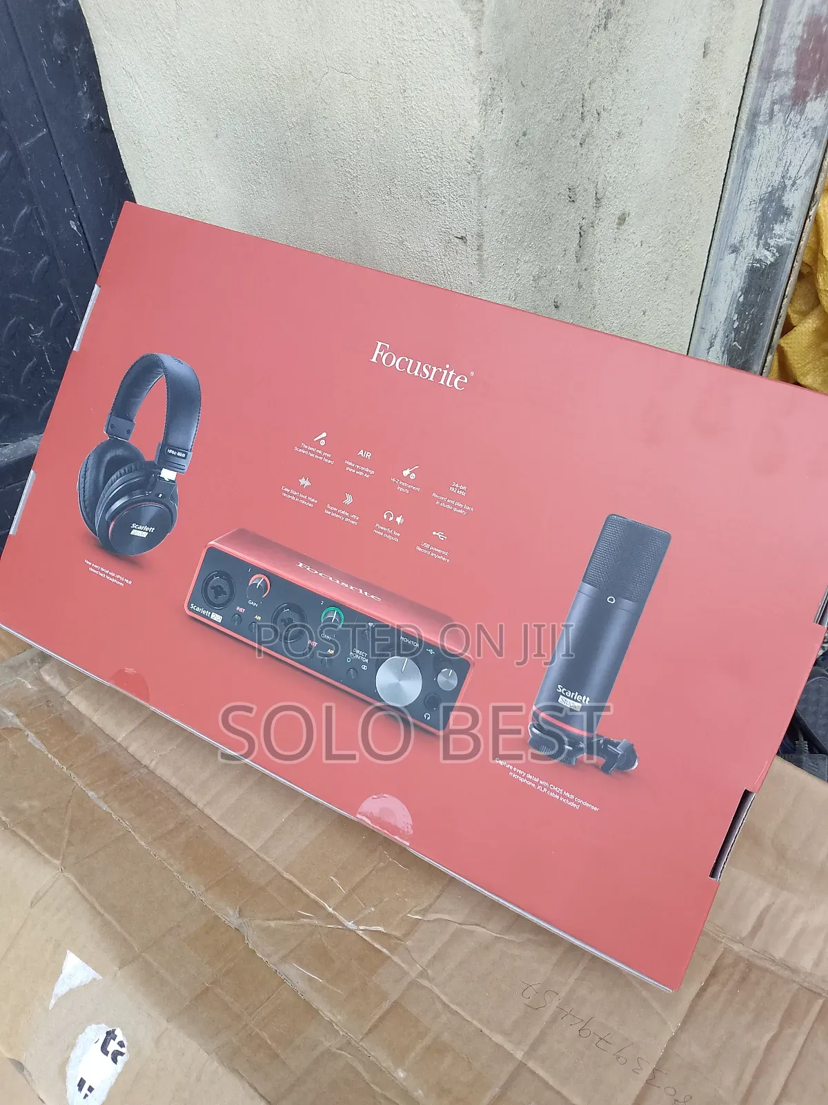 Focusrite Scarlett 2i2 Sound Card.