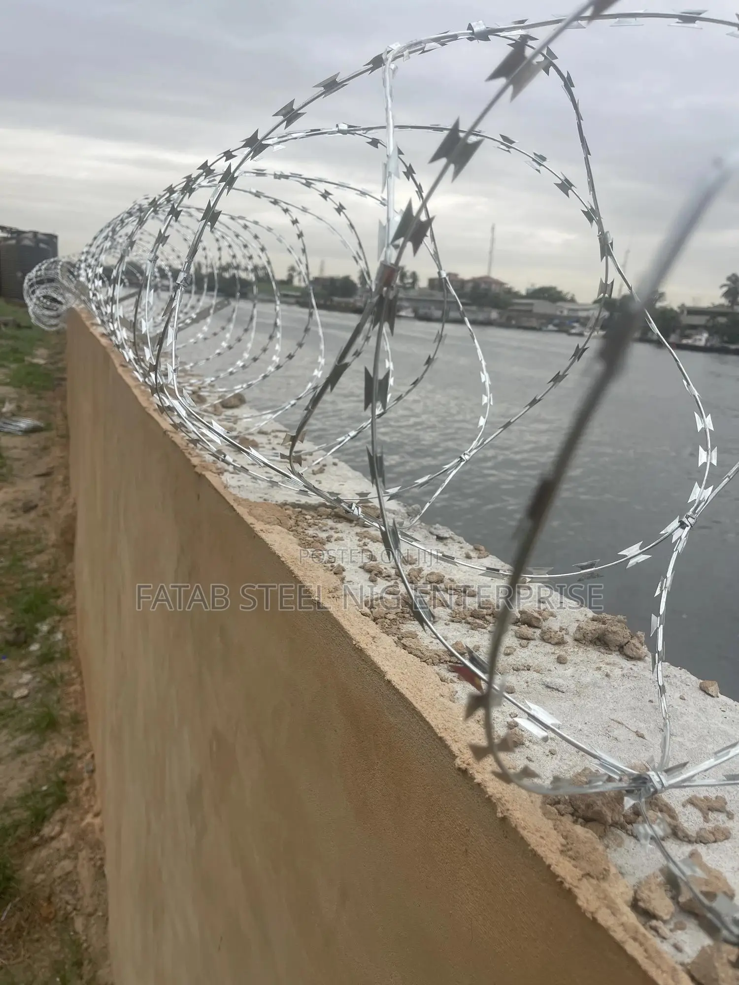 Hot Dipped Anti Rust Razor Fencing