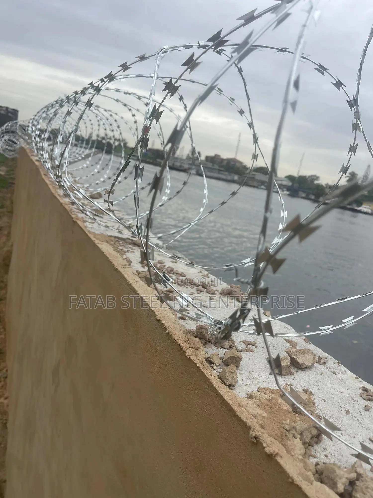 Hot Dipped Anti Rust Razor Fencing