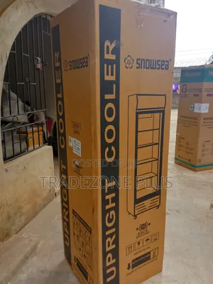 Easy to Use Snowsea Upright Showcase