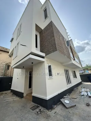5bdrm House in Ikeja for rent