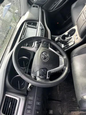 Toyota Camry SE FWD (2.5L 4cyl 8AM) 2018 Black