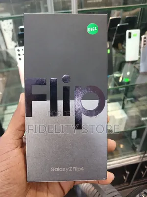 New Samsung Galaxy Z Flip4 256 GB