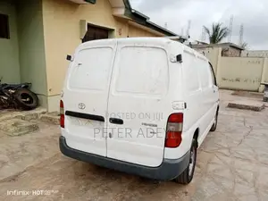 Toyota HiAce 2005 White