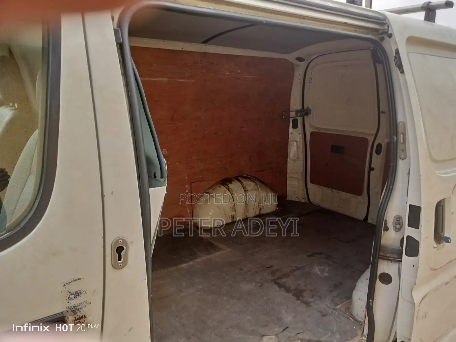 Toyota HiAce 2005 White