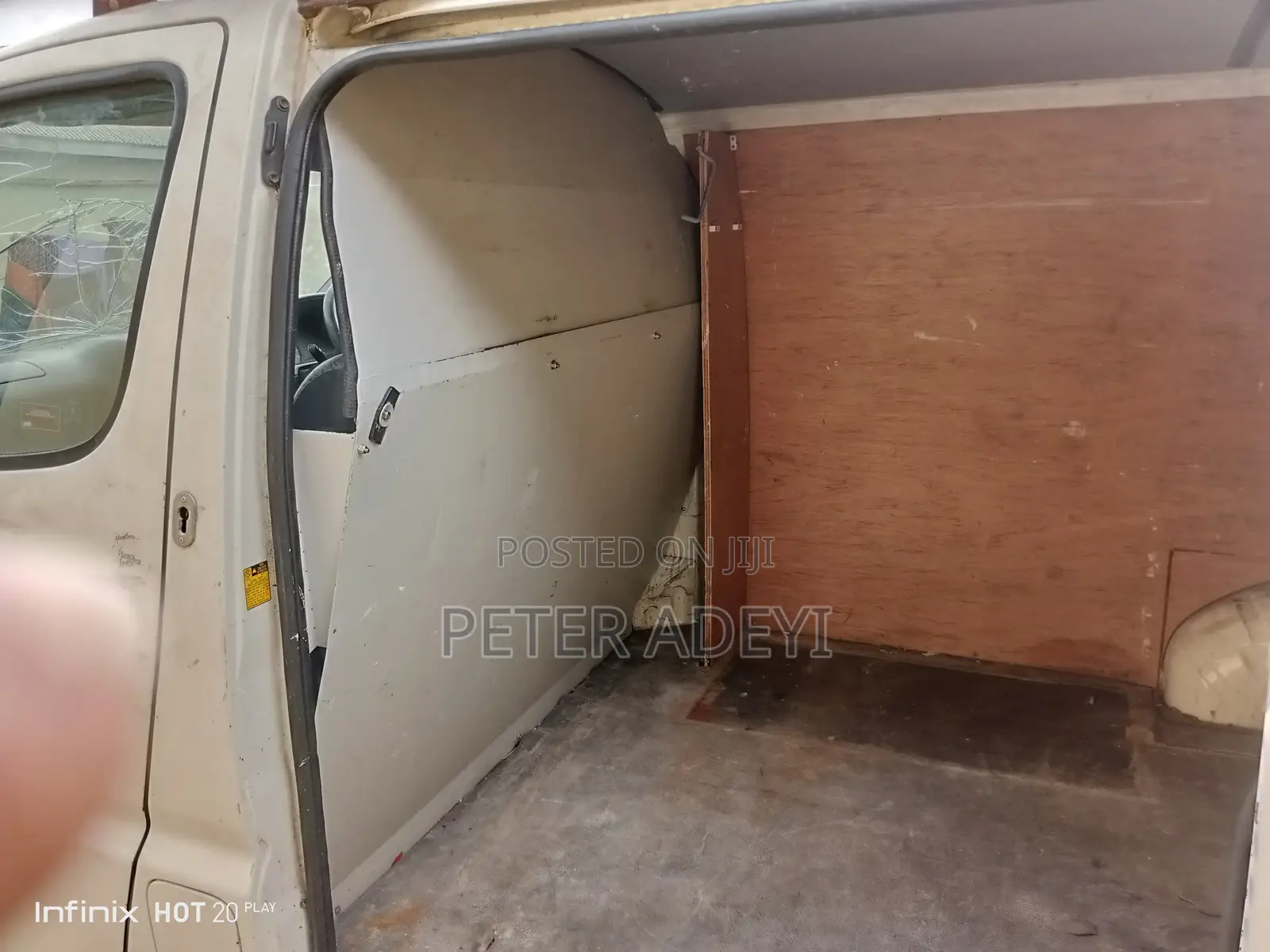Toyota HiAce 2005 White