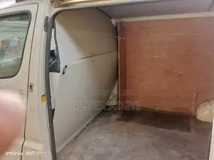 Toyota HiAce 2005 White