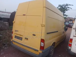 Ford Transit 2012 Yellow