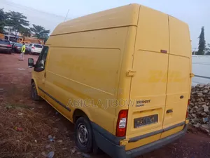 Ford Transit 2012 Yellow