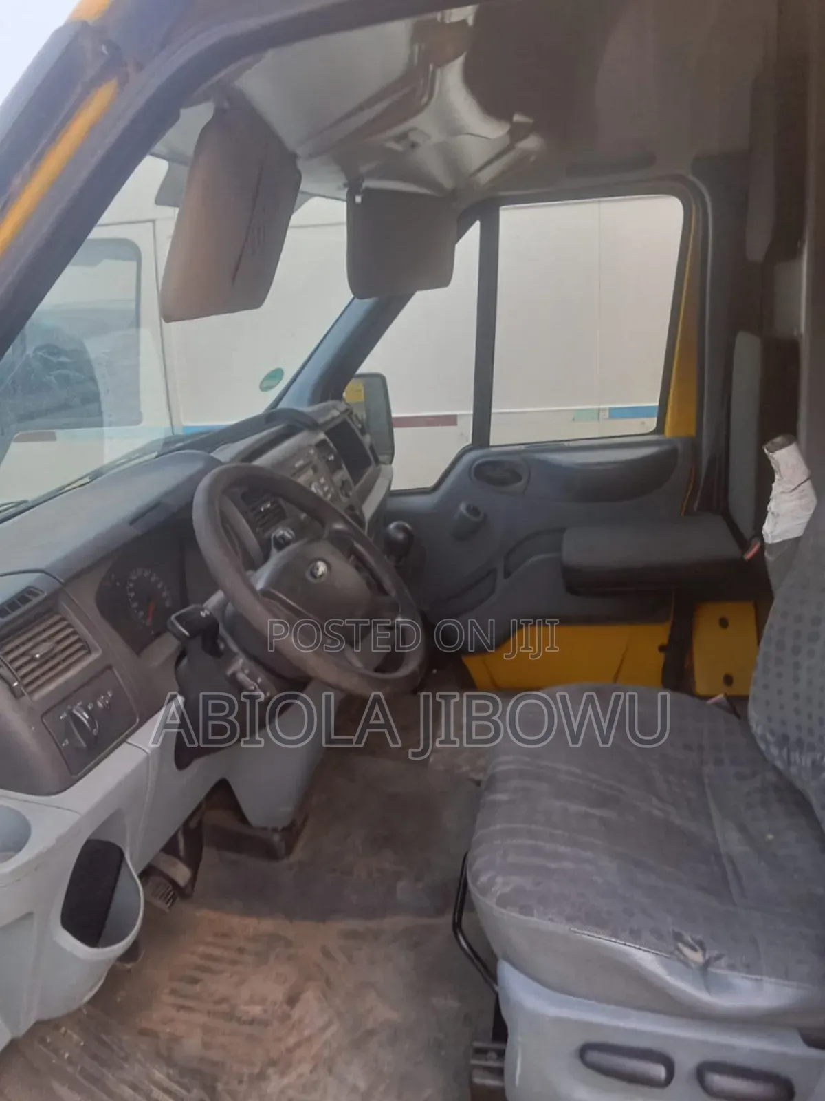 Ford Transit 2012 Yellow