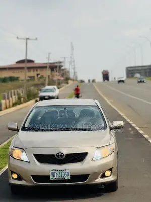 Toyota Corolla LE 4dr Sedan (1.8L 4 cyl 4A) 2009 Gold