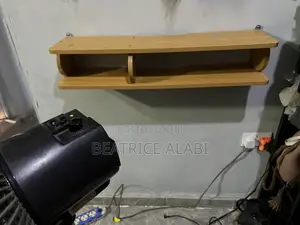 Floating DVD/Decorder Console