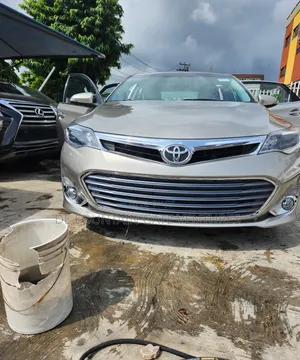 Toyota Avalon XLE Premium 4dr Sedan (3.5L 6cyl 6A) 2014 Gold