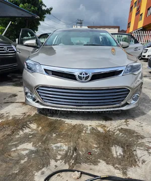 Toyota Avalon XLE Premium 4dr Sedan (3.5L 6cyl 6A) 2014 Gold