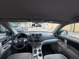 Toyota Highlander SE 2012 Silver