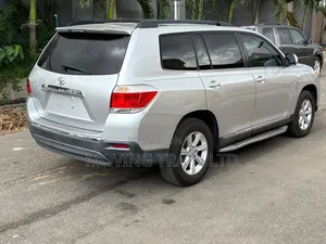 Toyota Highlander SE 2012 Silver