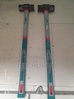 Sledgehammer. 12lb (5.5kg)