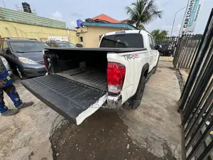 Toyota Tacoma 2023 White
