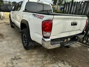 Toyota Tacoma 2023 White