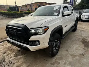 Toyota Tacoma 2023 White