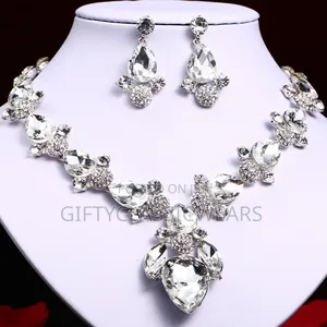 Photo - Glam Luxe Sparkle - Two Piece Crystal Jewelry Set