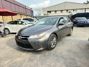 Toyota Camry SE w/Special Edition Pkg (2.5L 4cyl 6A) 2016 Gray