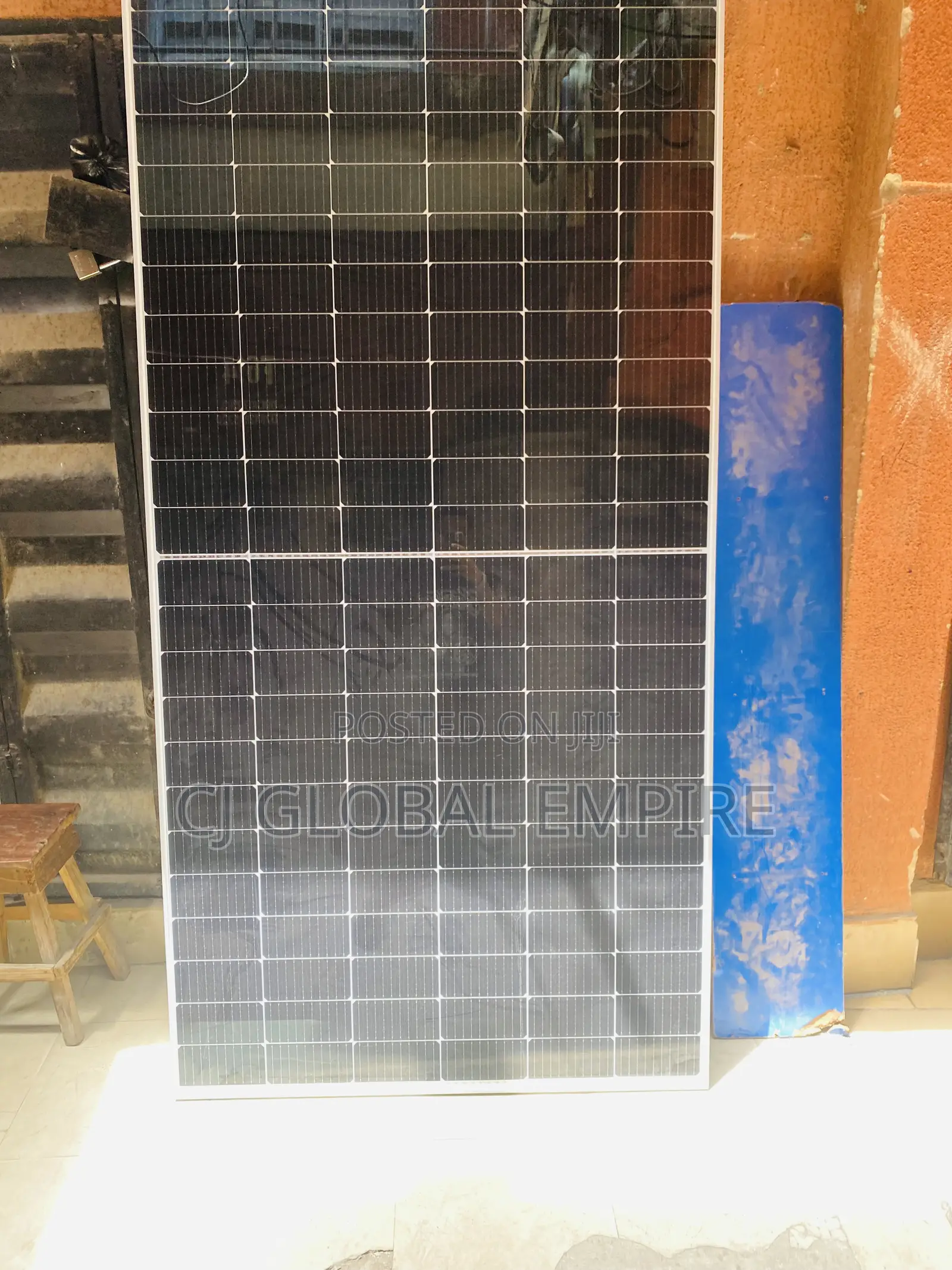 555w Jinko Solar Panel