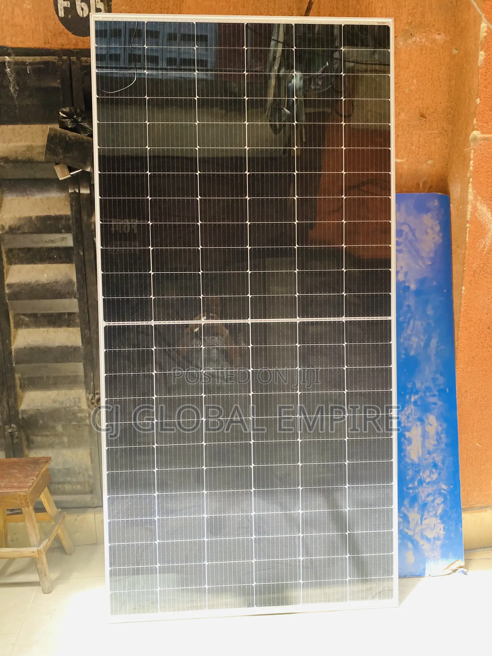 555w Jinko Solar Panel
