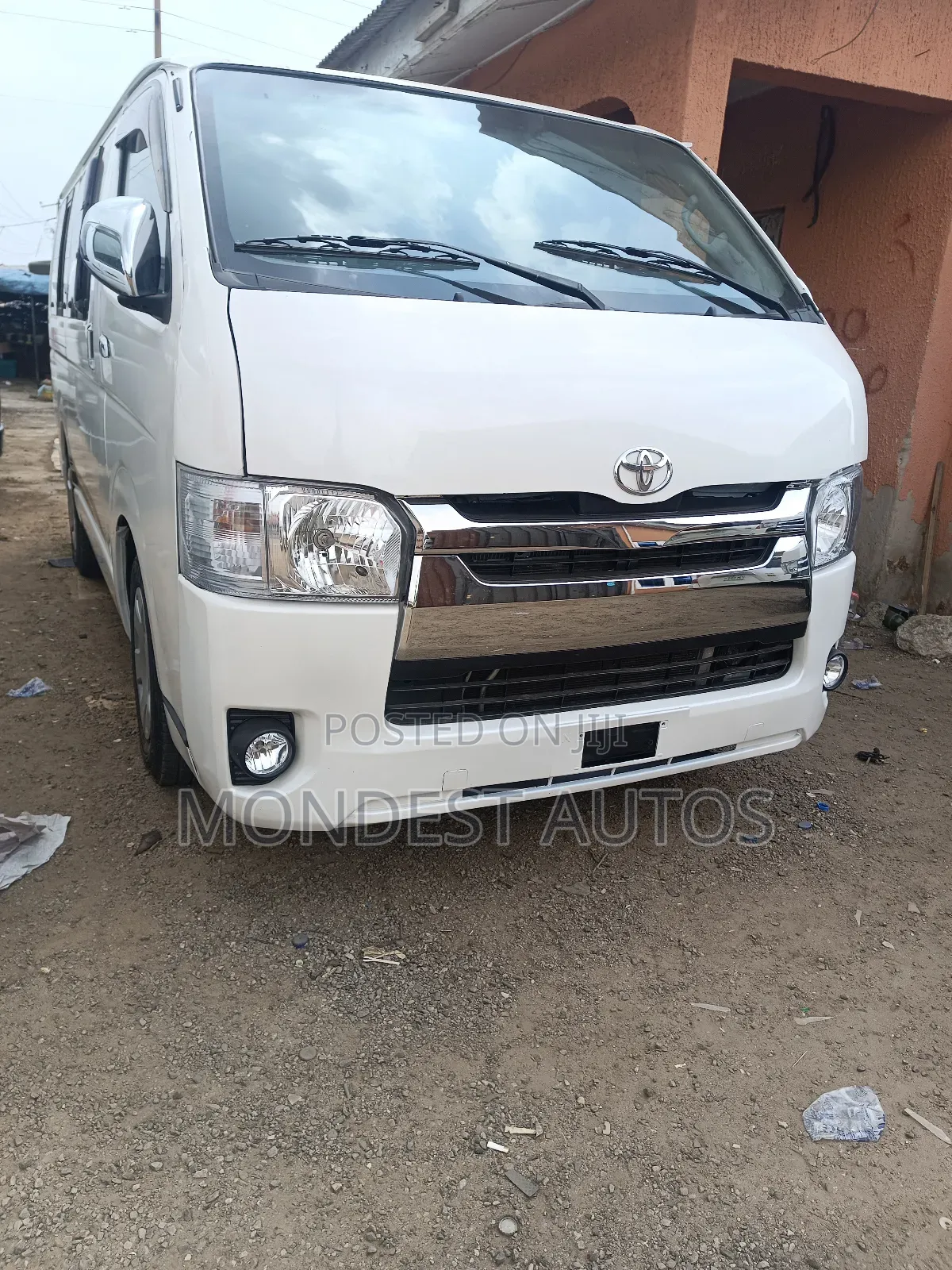 Toyota HiAce 2014 White