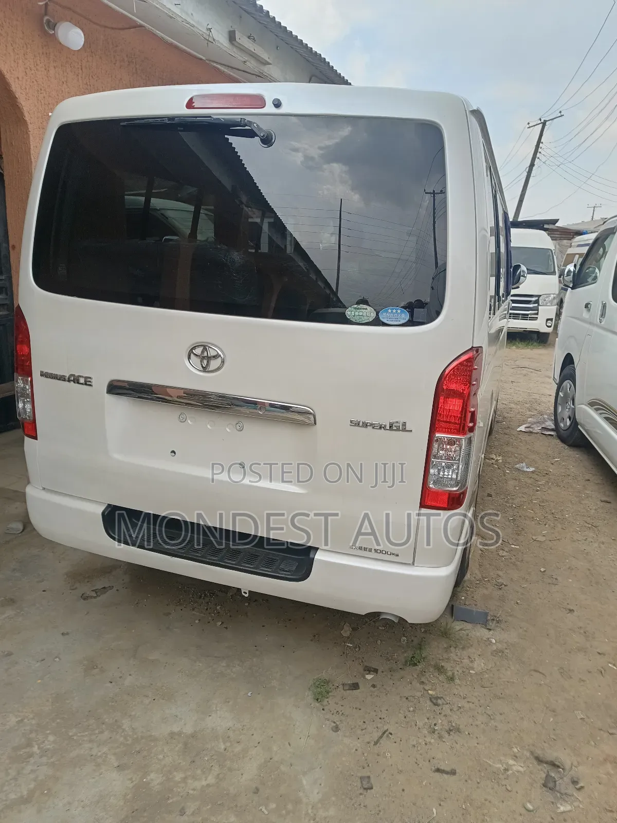 Toyota HiAce 2014 White