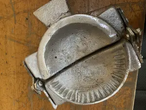 Meat Pie Moulder