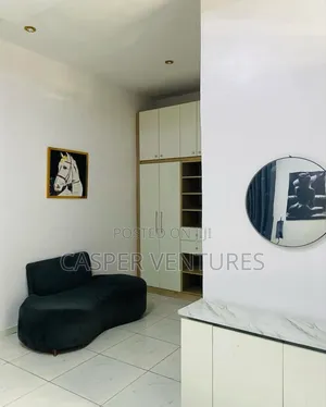 Fancy and Serviced Masterbedroom