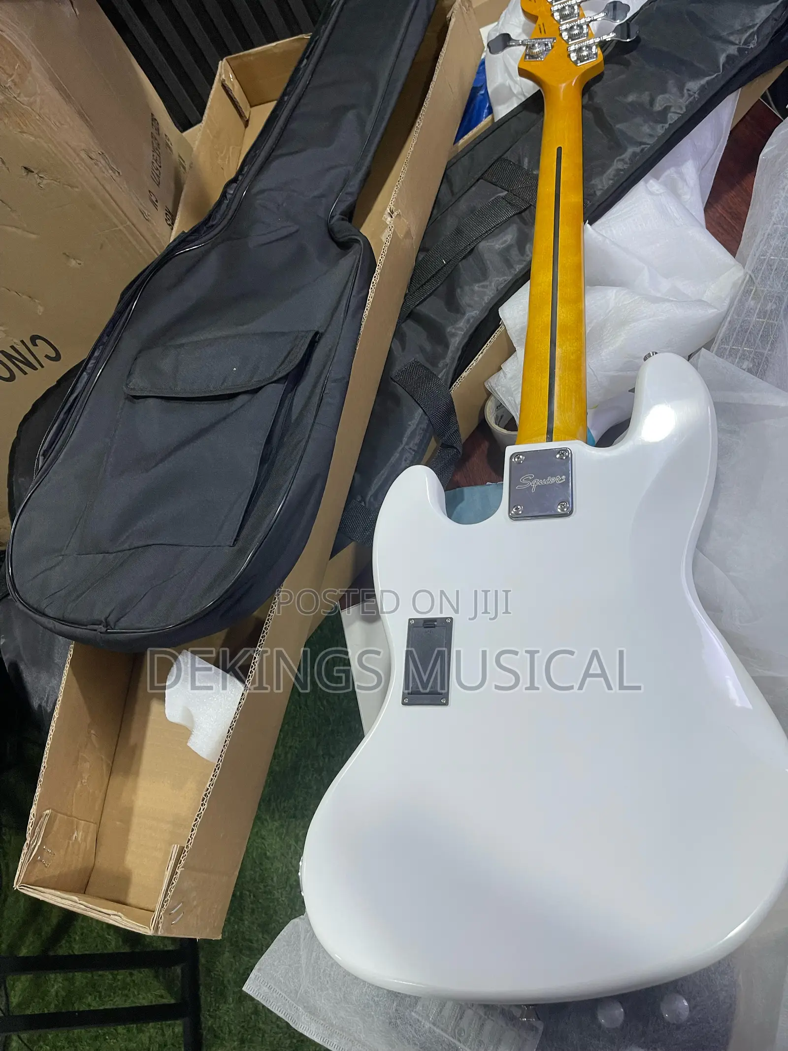 Fender Squire Jazz Bass Active 5 Strings Electric Guitar