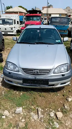 Toyota Avensis Liftback 2004 Silver