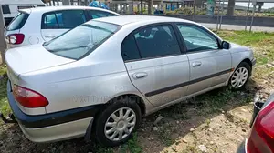 Toyota Avensis Liftback 2004 Silver