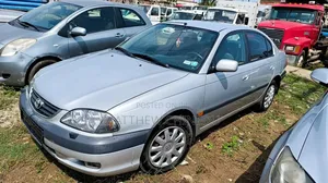 Toyota Avensis Liftback 2004 Silver