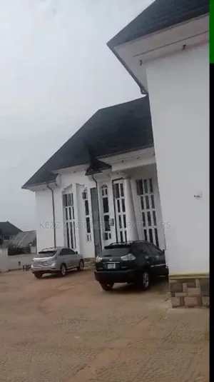 Photo - To Let/ Lease Hotel : Functional 19 Rooms in Owerri