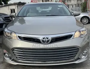Toyota Avalon XLE Sedar FWD (3.5L 6cyl 6A) 2013 Gold
