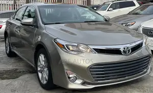 Toyota Avalon XLE Sedar FWD (3.5L 6cyl 6A) 2013 Gold