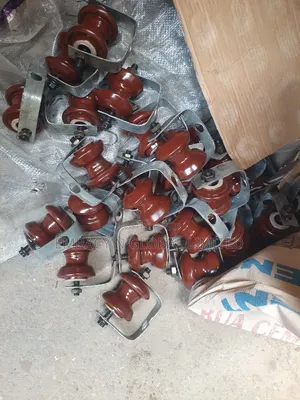 D Iron Shackle Insulator