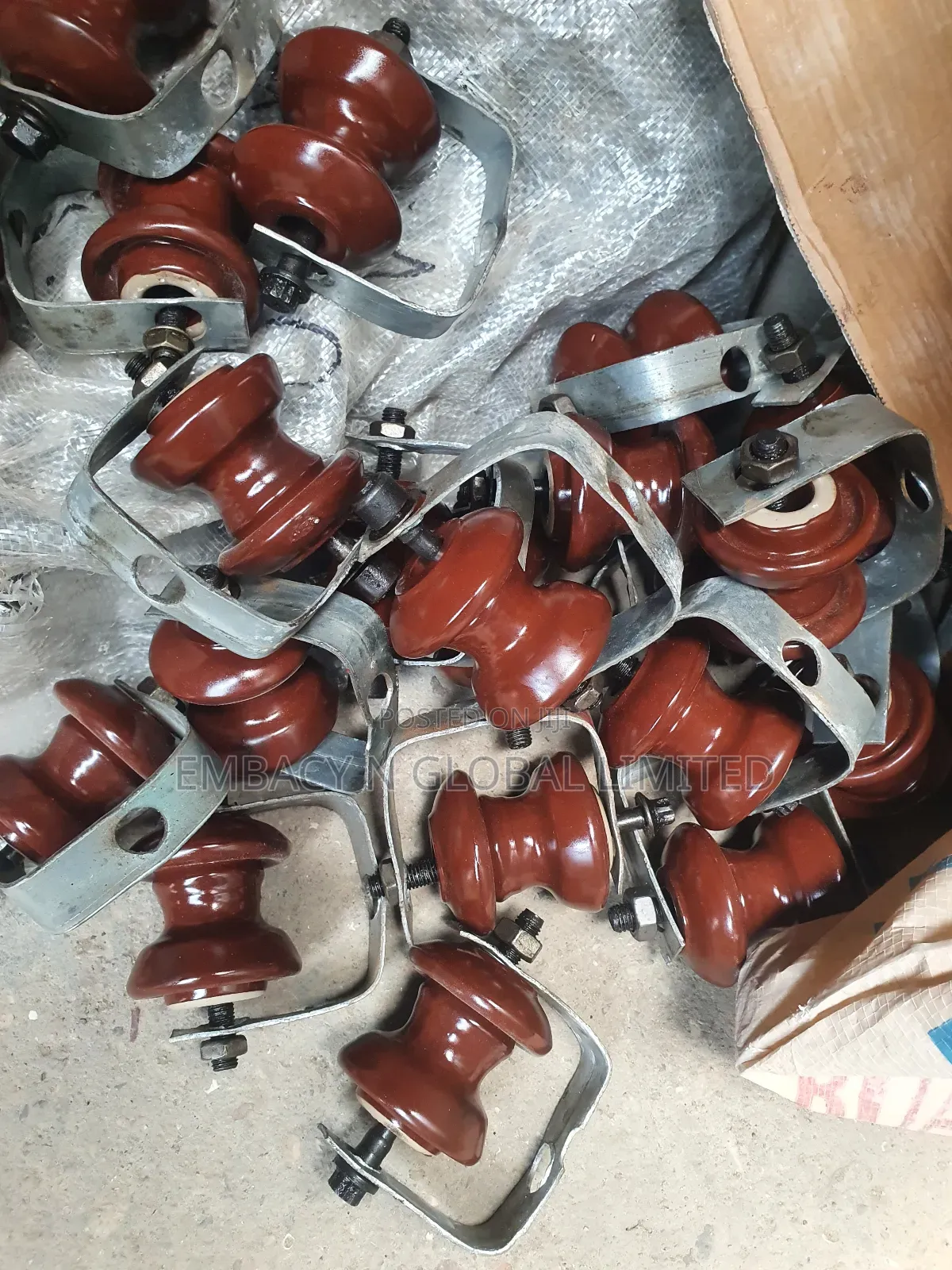 D Iron Shackle Insulator