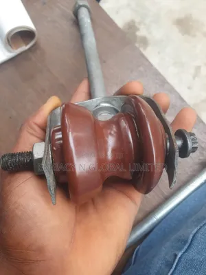 D Iron Shackle Insulator
