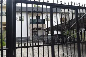 5bdrm Townhouse / Terrace in Apo, Zone B for rent