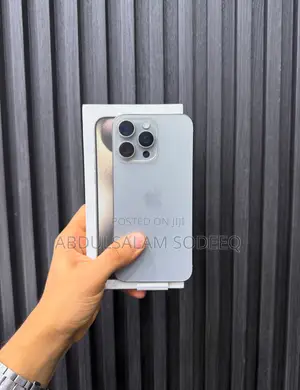Photo - Apple iPhone 15 Pro Max 512 GB Silver