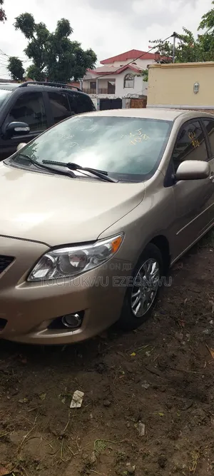 Toyota Corolla XLE 4dr Sedan (1.8L 4cyl 4A) 2010 Gold