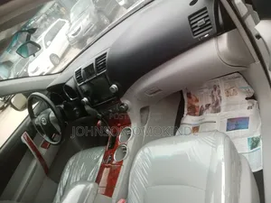 Toyota Highlander Limited 3.5l 4WD 2013 Silver
