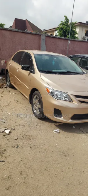 Toyota Corolla LE 4dr Sedan (1.8L 4cyl 4A) 2011 Gold