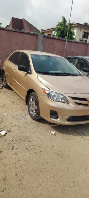 Toyota Corolla LE 4dr Sedan (1.8L 4cyl 4A) 2011 Gold