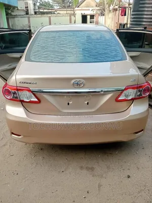 Toyota Corolla LE 4dr Sedan (1.8L 4cyl 4A) 2011 Gold